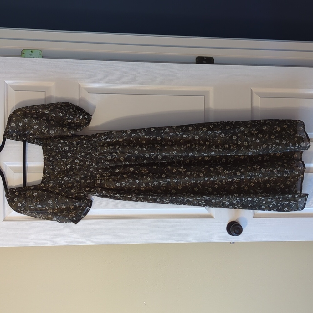 Old Navy olive green smocked maxi dress,  short sleeves, NWT, size xsmall